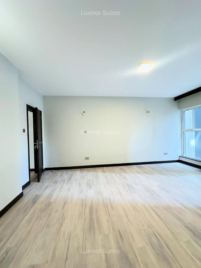 Serviced 3 Bed Apartment with En Suite at Riverside Drive - 5