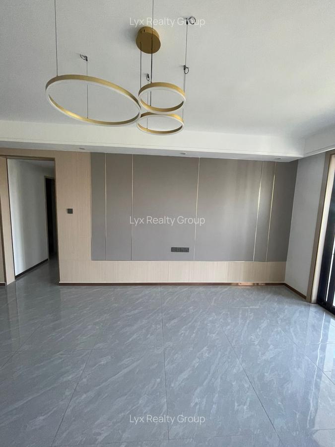 3 Bed Apartment with En Suite in Riverside - 2