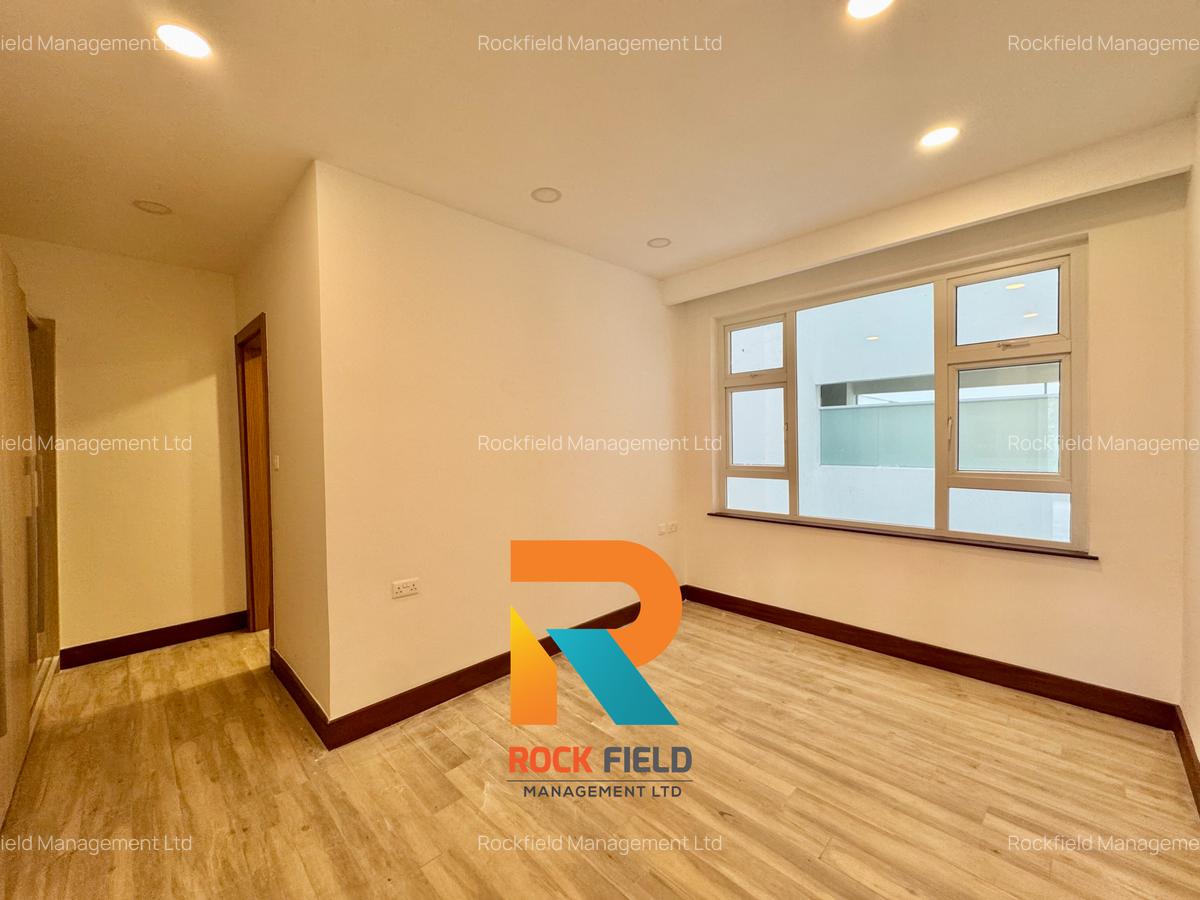 2 Bed Apartment with En Suite in Parklands - 14