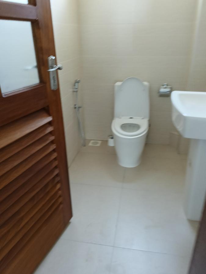 Serviced 2 Bed Apartment with En Suite at Beach Road - 6