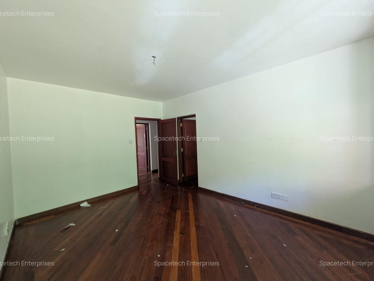 5 Bed Townhouse with En Suite in Rosslyn - 13