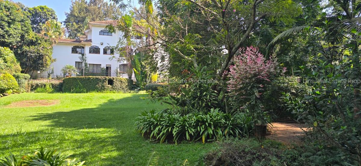 5 Bed Townhouse with En Suite in Nyari - 1