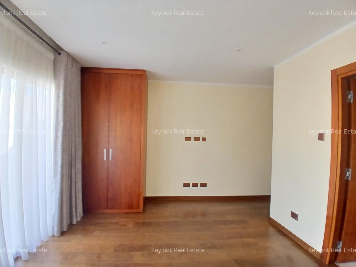 5 Bed Townhouse with En Suite at Lavington Green - 10