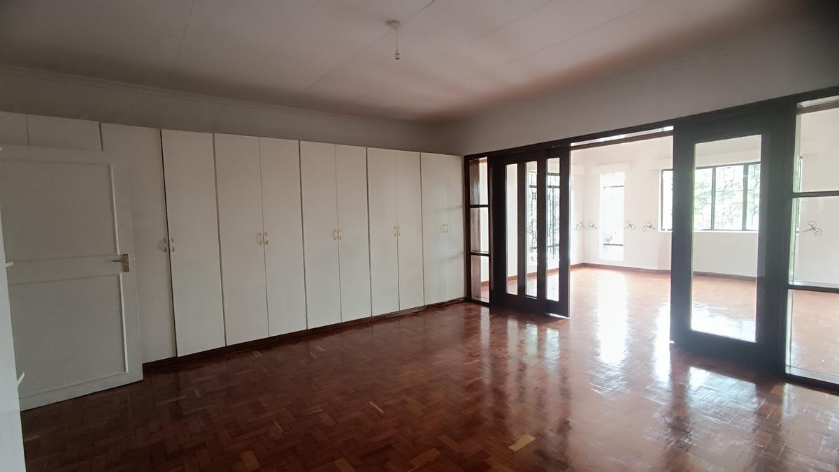 4 Bed House with En Suite at Opposite Rosslyn Riviera Mall - 15