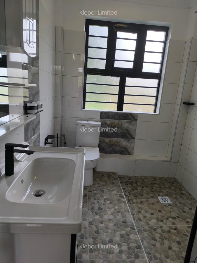4 Bed House with En Suite in Gikambura - 19
