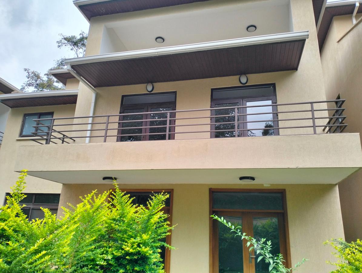 5 Bed Townhouse with En Suite in Lavington - 1