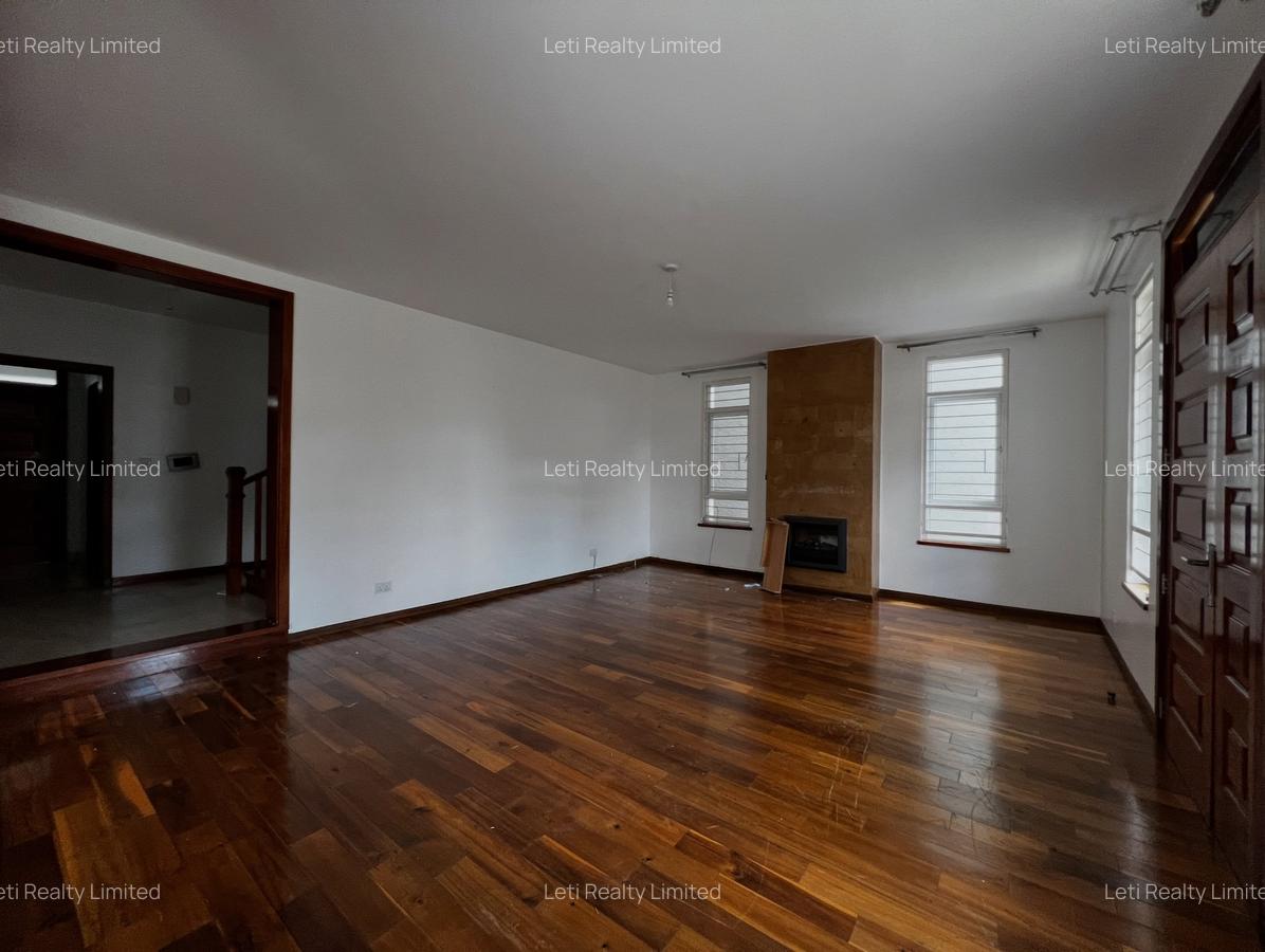 5 Bed Townhouse with En Suite in Lavington - 2