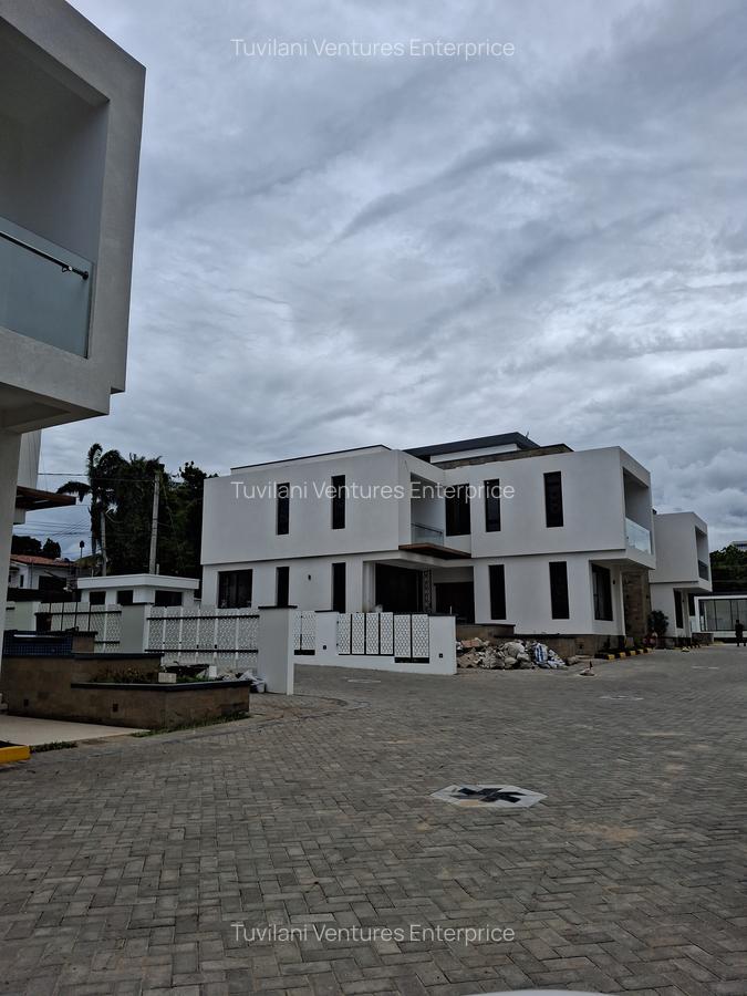 4 Bed Villa with En Suite at Nyali Mombasa - 3