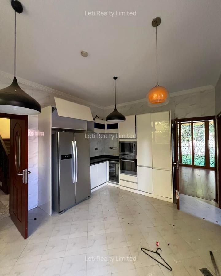 5 Bed Townhouse with En Suite in Lavington - 3