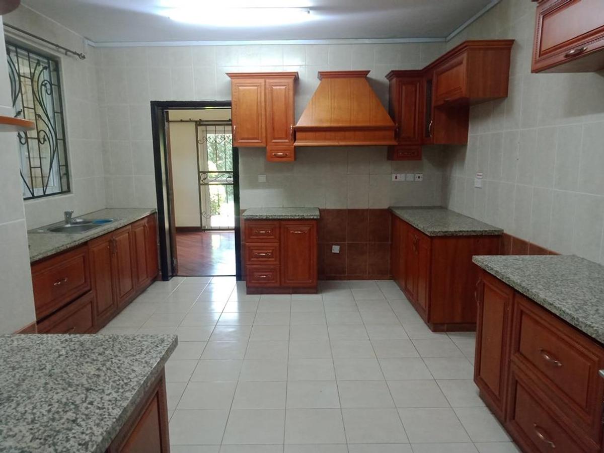 5 Bed Townhouse with En Suite at Lavington Green - 6