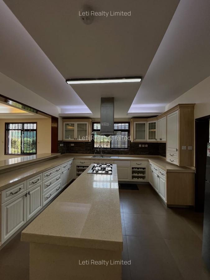 5 Bed Townhouse with En Suite in Lavington - 4