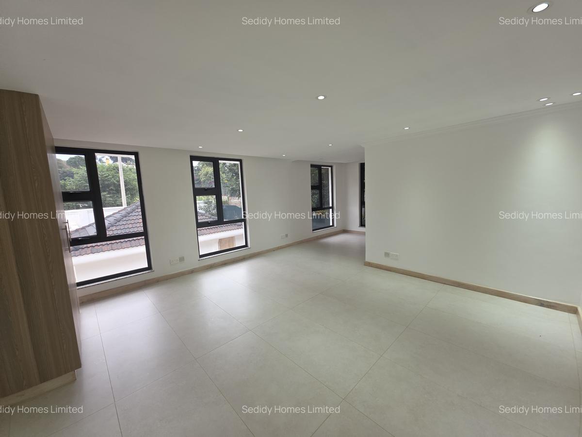 6 Bed Villa with En Suite in Runda - 14
