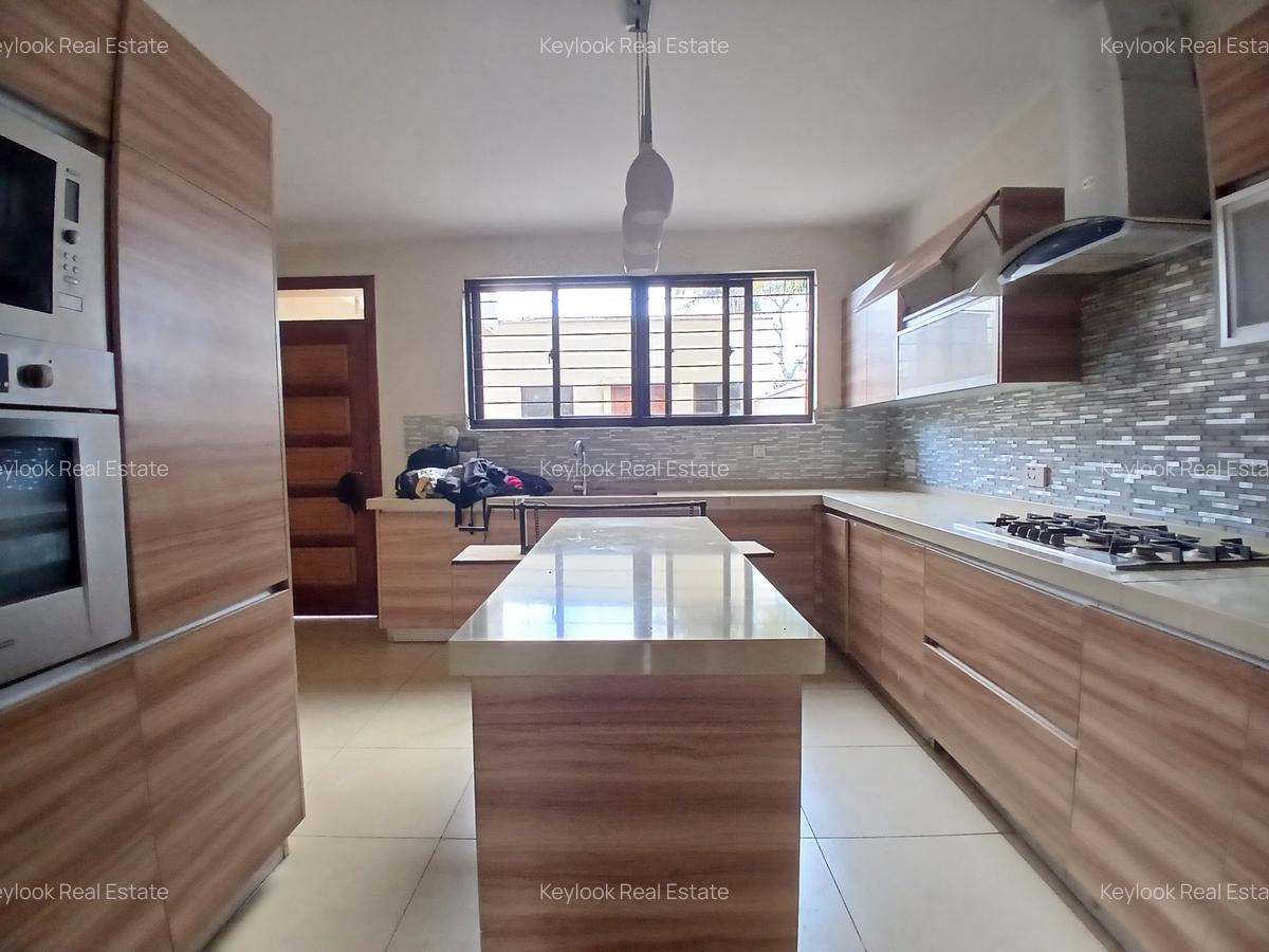 5 Bed Townhouse with En Suite at Lavington - 7