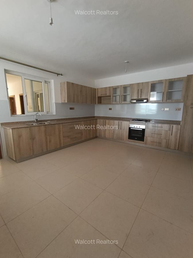 Studio Apartment with En Suite in Westlands Area - 9