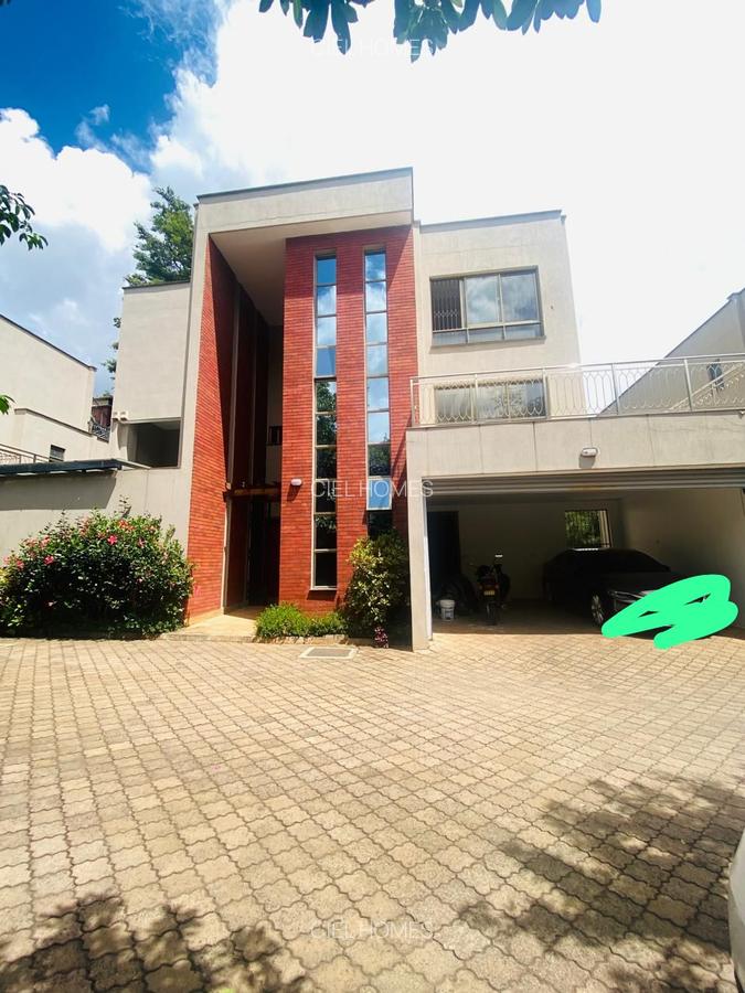 5 Bed Villa with En Suite in Lavington - 1