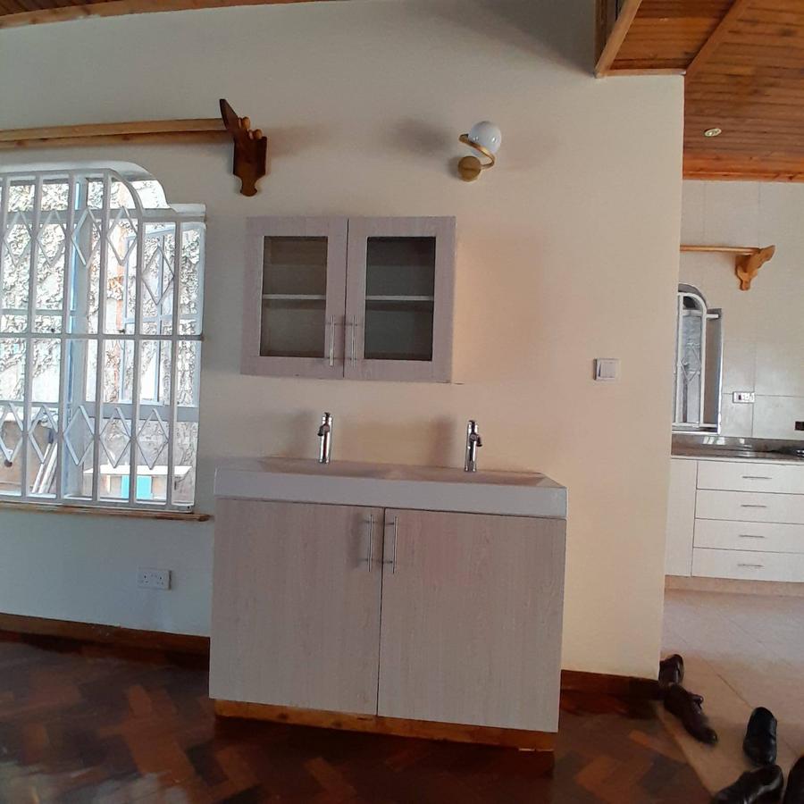 4 Bed House with En Suite in Spring Valley - 8