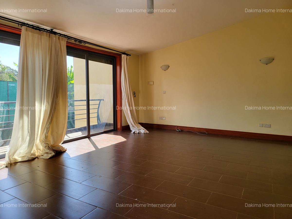 4 Bed House with En Suite in Runda - 13
