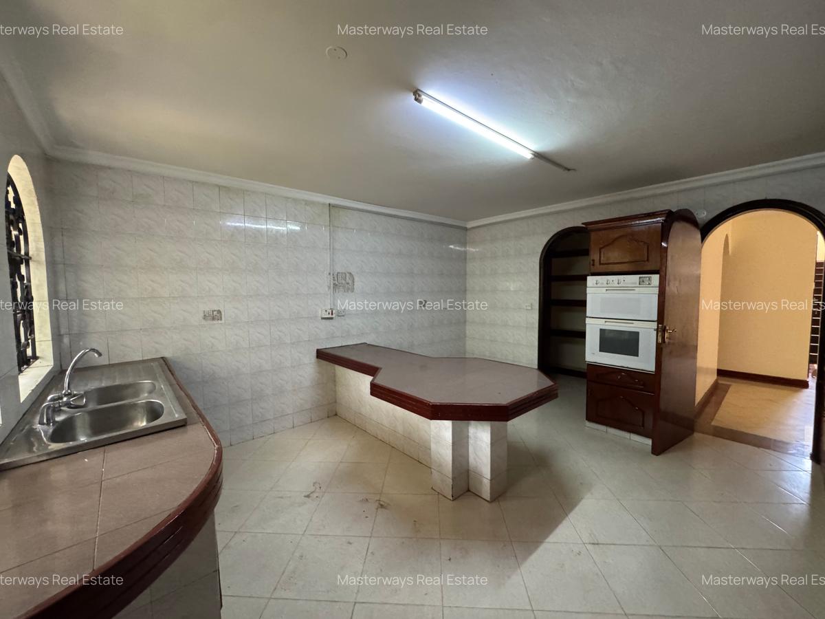 4 Bed Townhouse with En Suite in Riverside - 5