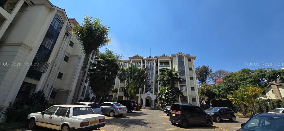 3 Bed Apartment with En Suite at Lavington - 5