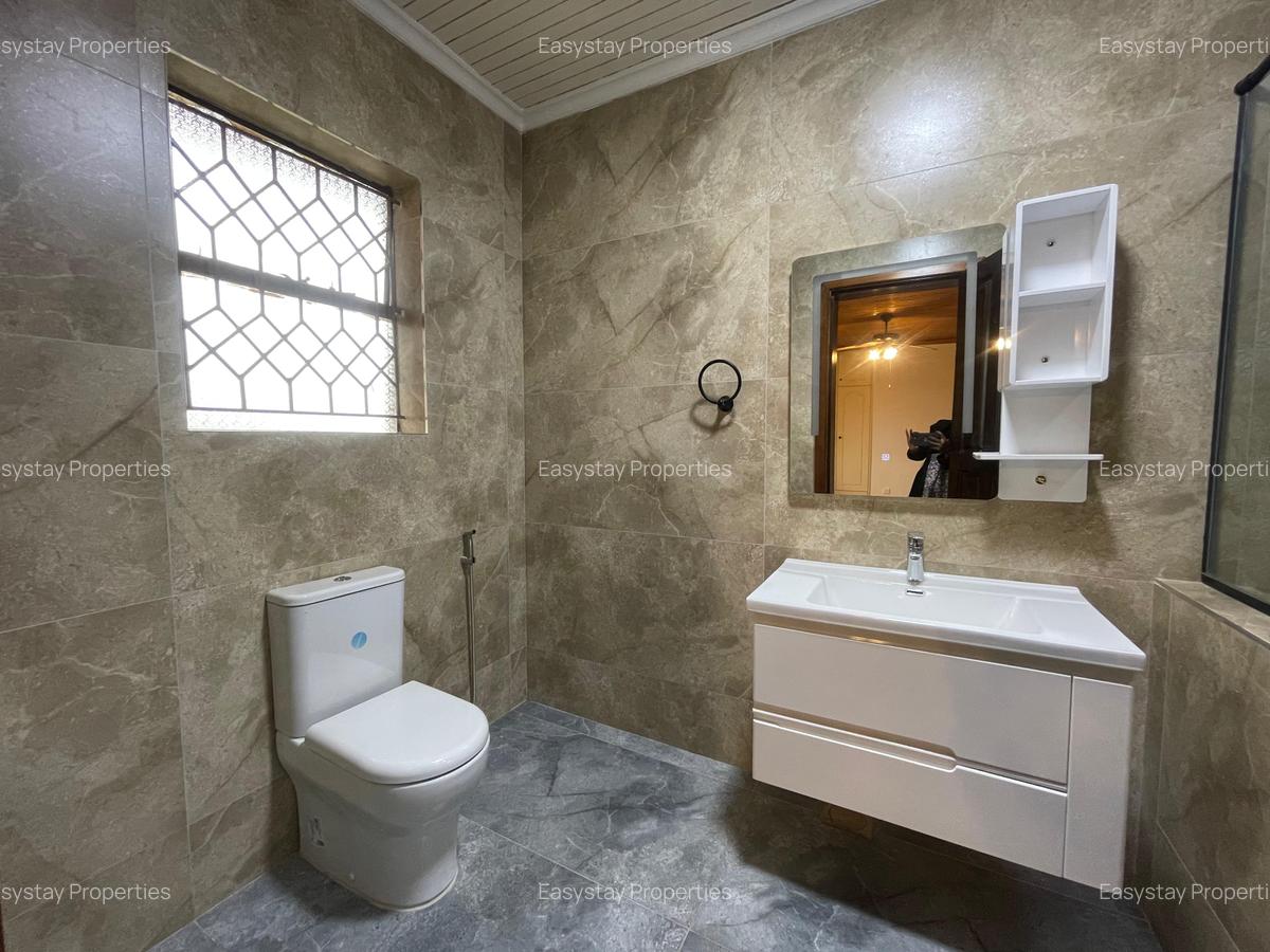 5 Bed House with En Suite in Runda - 17