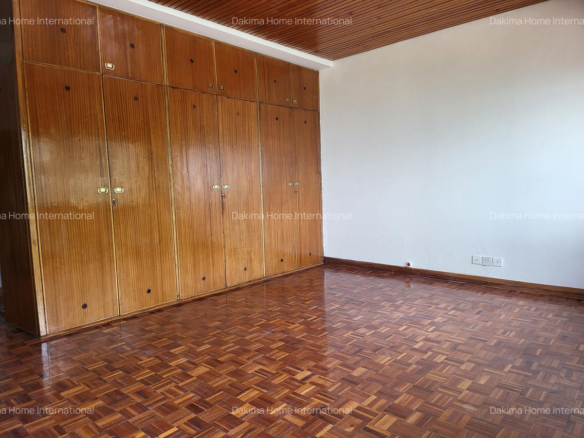 4 Bed Townhouse with En Suite in Rhapta Road - 13