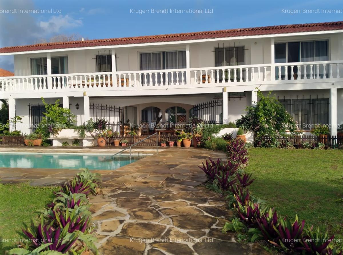 4 Bed Villa with En Suite in Bofa - 3