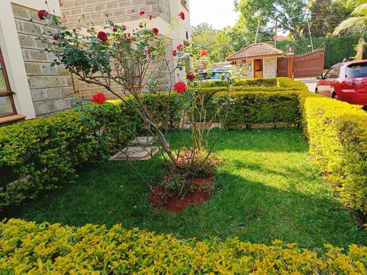 5 Bed Townhouse with En Suite at Lavington - 3