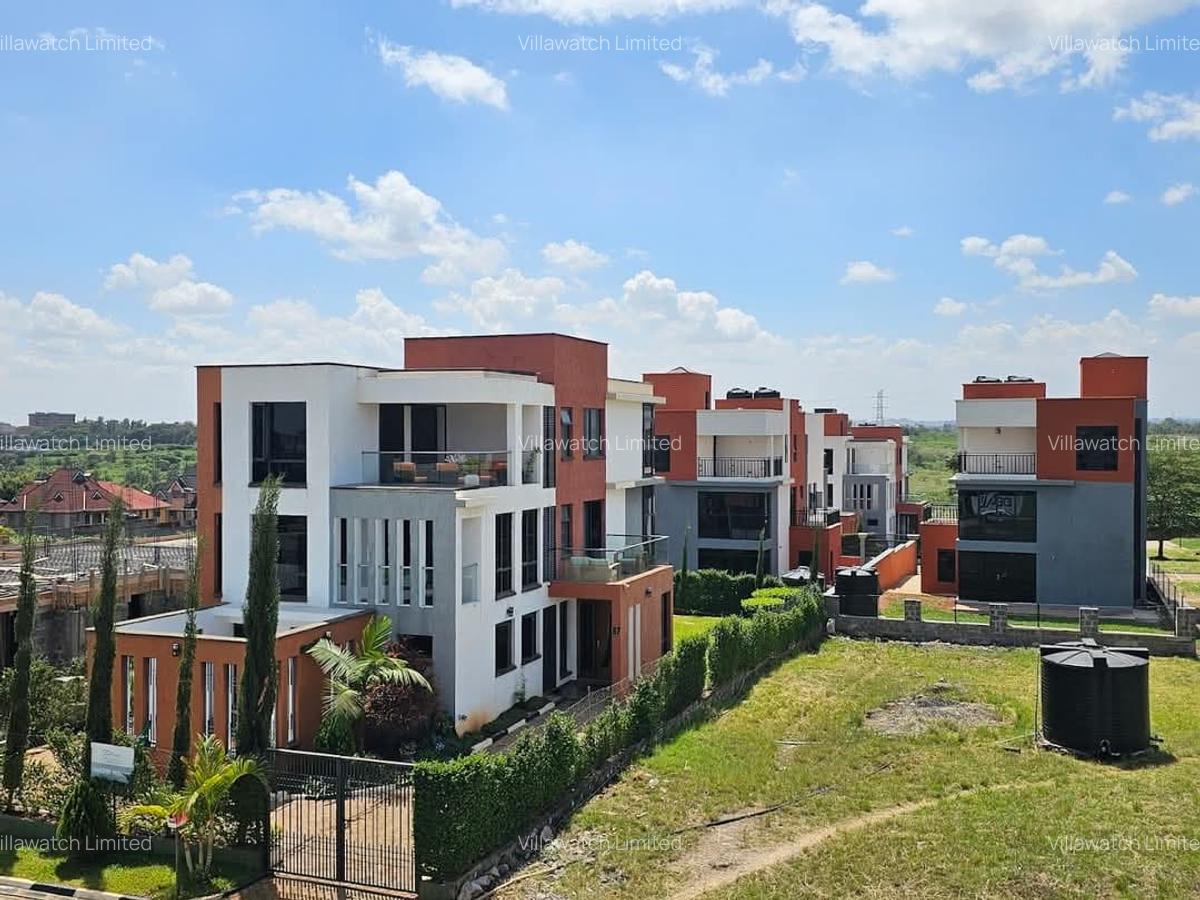 4 Bed Townhouse with En Suite in Membley - 1