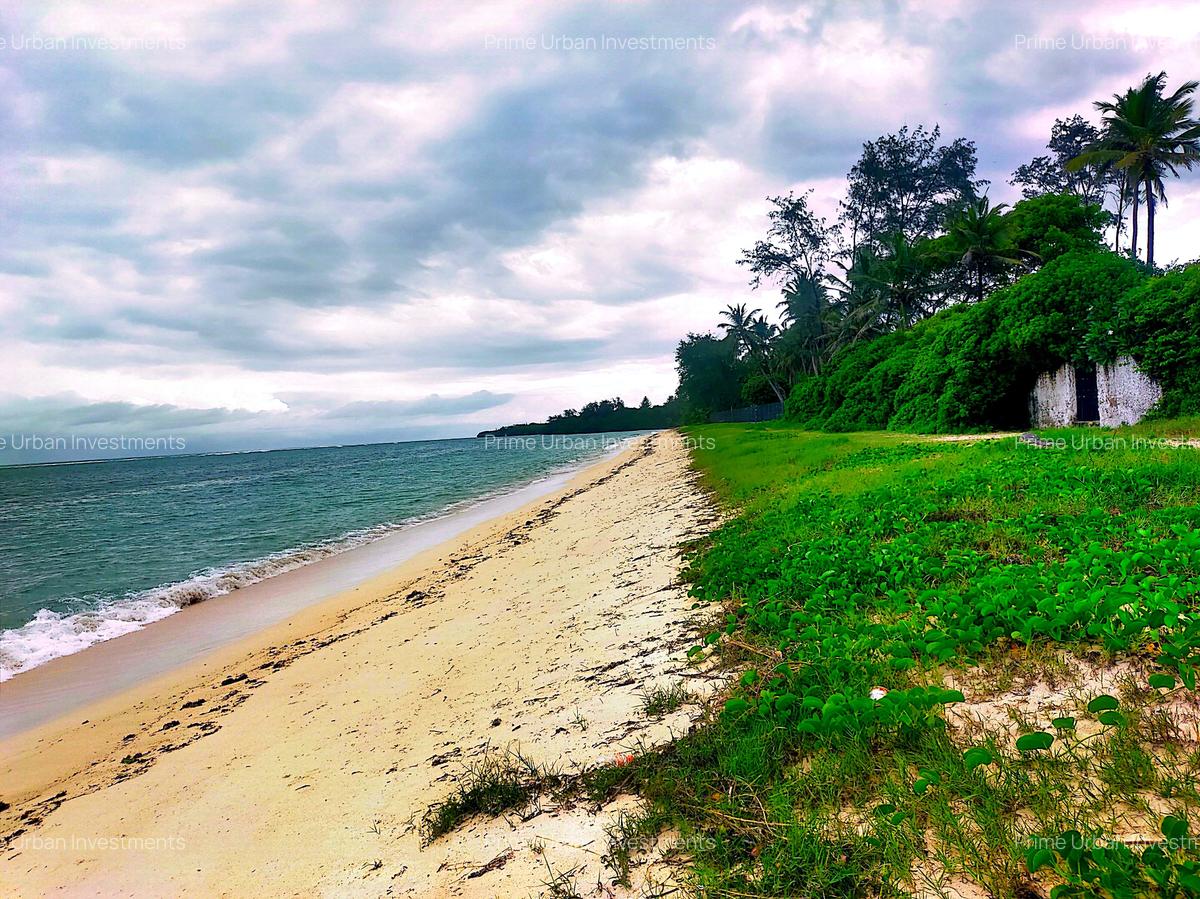 4 Bed House with En Suite at Kuruwitu Beach - 18