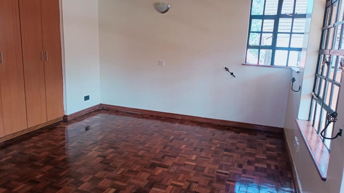 5 Bed Townhouse with En Suite in Lavington - 10