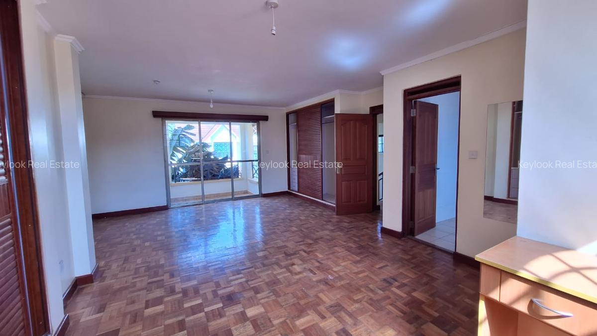 5 Bed Townhouse with En Suite at Lavington - 4