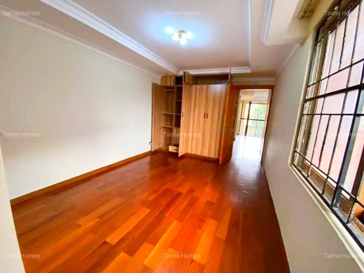 5 Bed Townhouse with En Suite at Lavington - 11