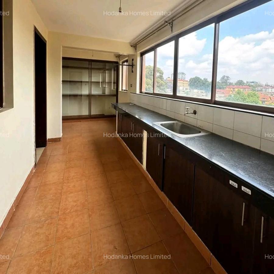Serviced 3 Bed Apartment with En Suite in Kilimani - 4