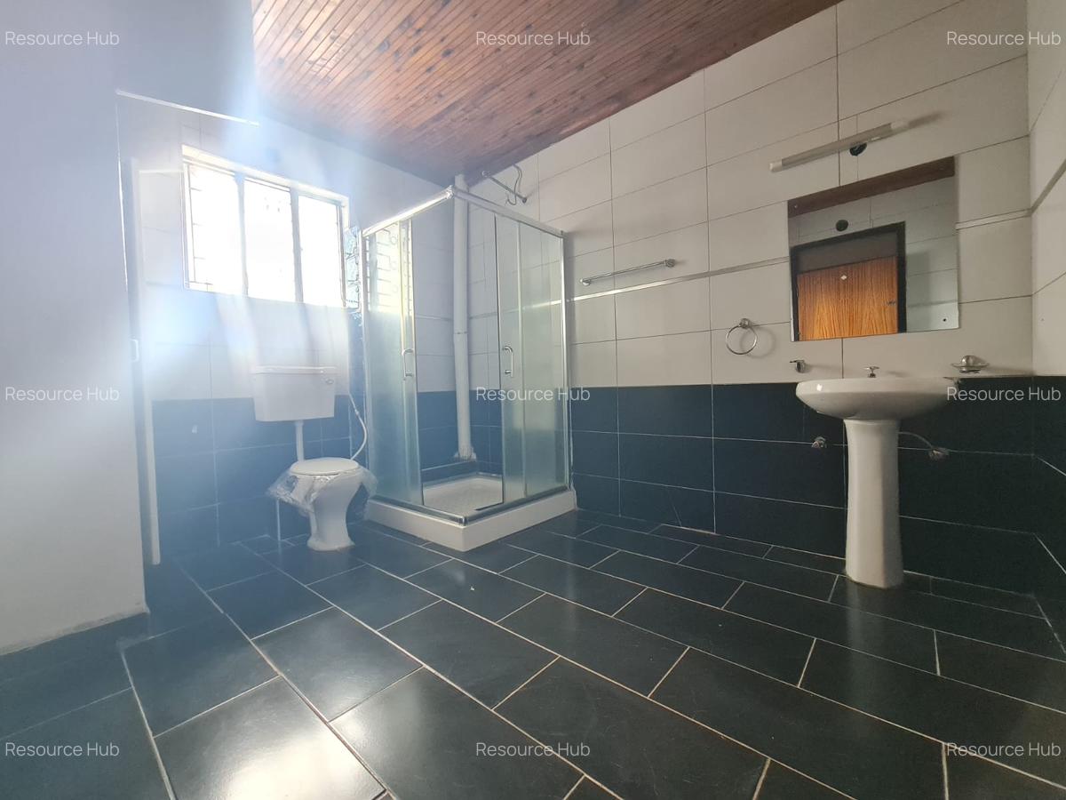 6 Bed House with En Suite at Hardy Area - 15