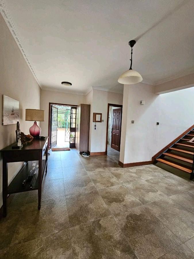 4 Bed House with En Suite in Runda - 16