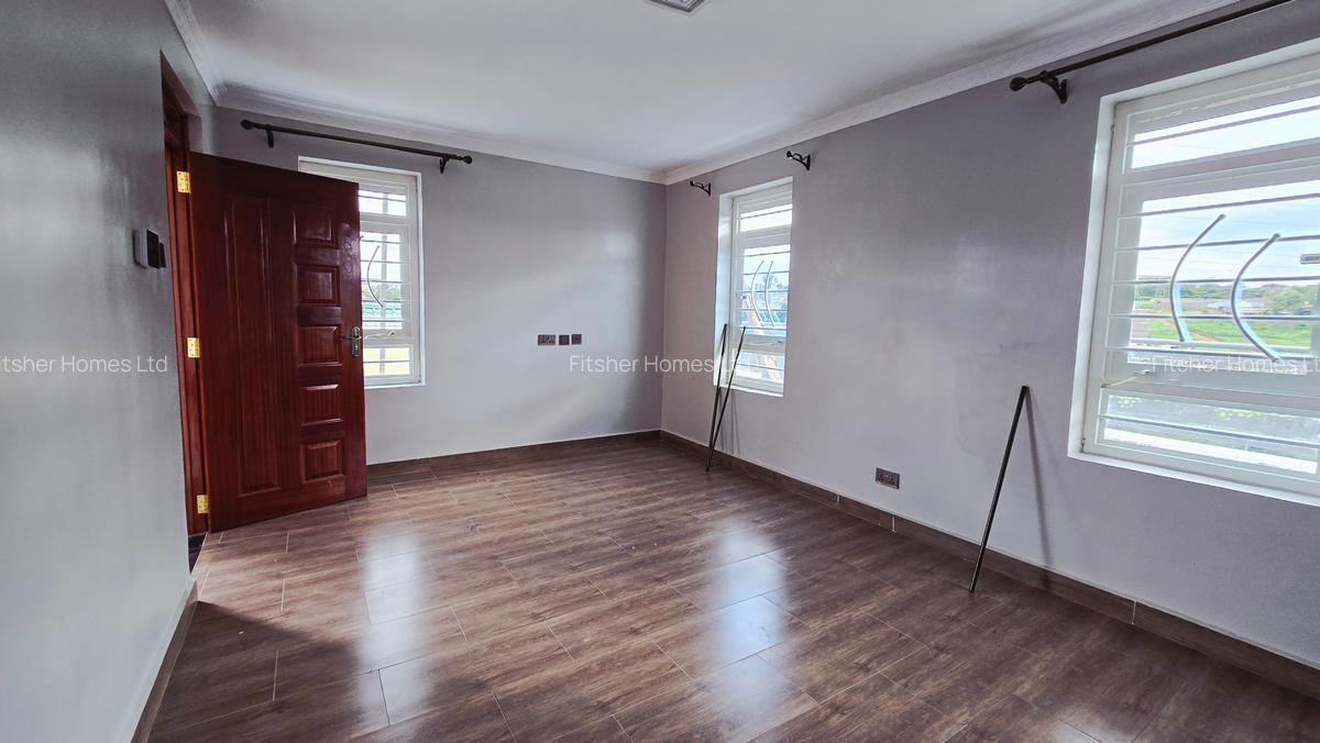4 Bed House in Membley - 20