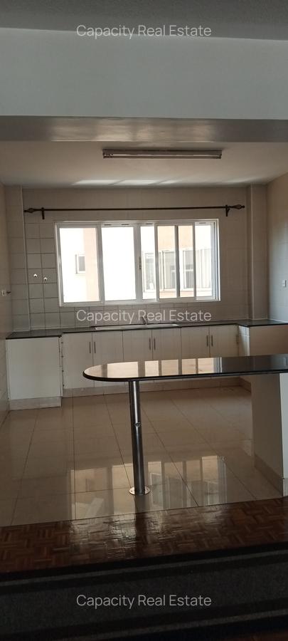 3 Bed Apartment with En Suite in Brookside - 7