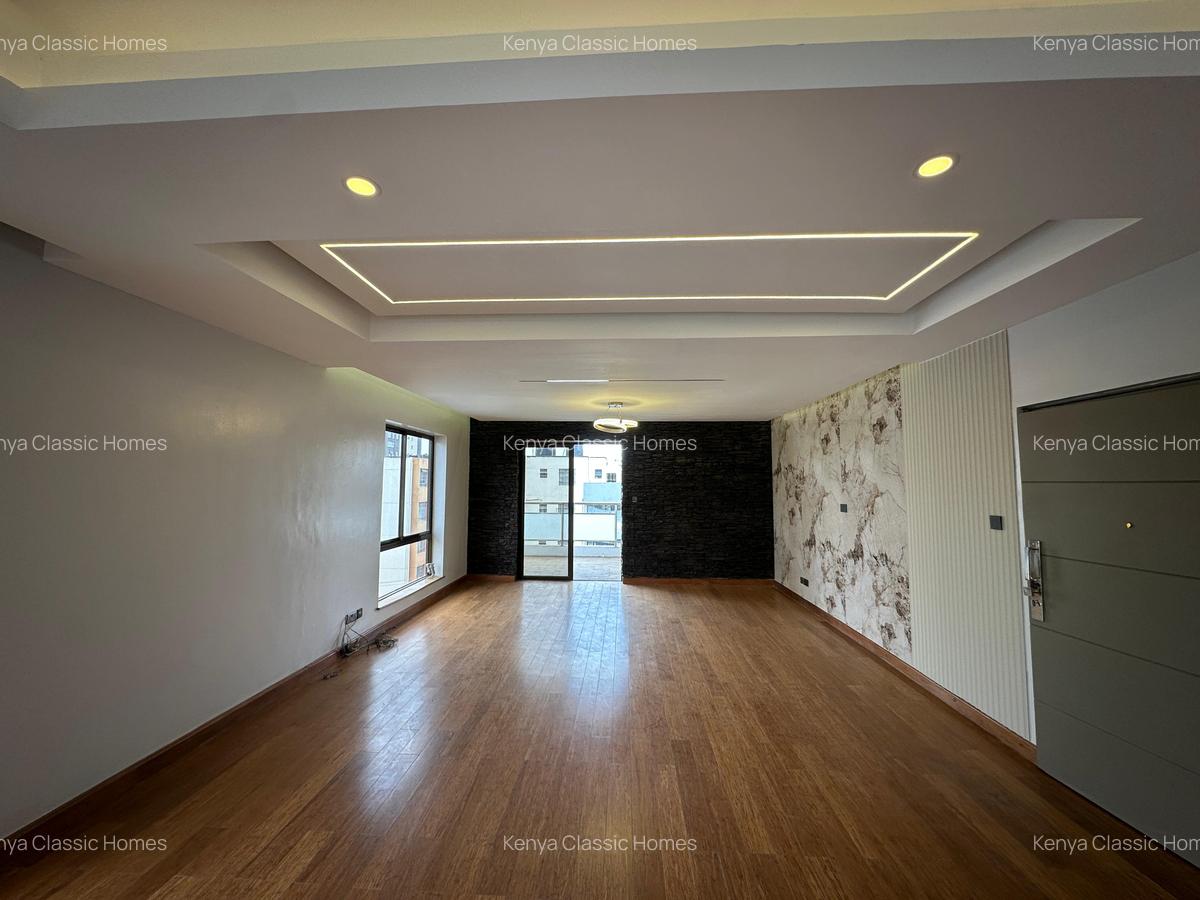 3 Bed Apartment with En Suite at Lavington - 8