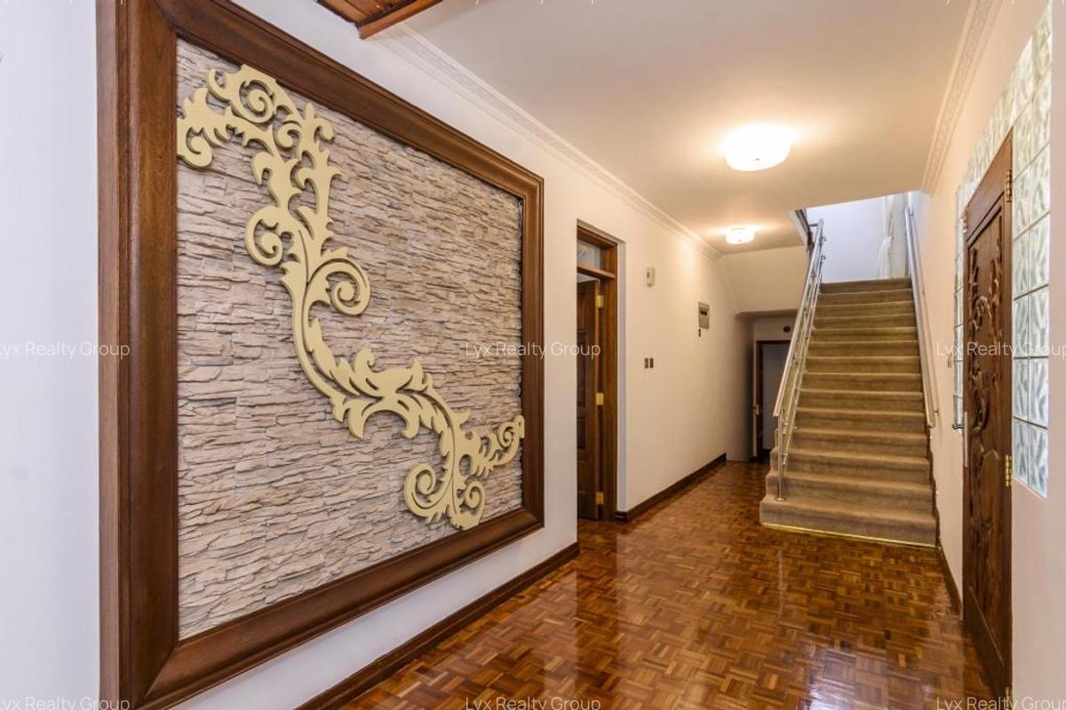 5 Bed Villa with En Suite in Runda - 8