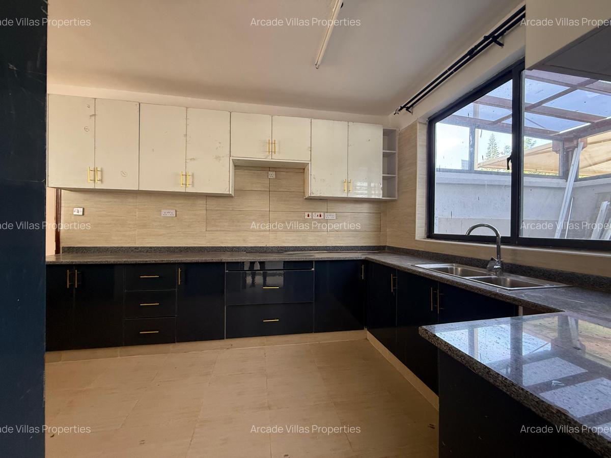 5 Bed Townhouse with En Suite in Lavington - 13