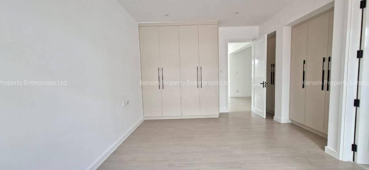 4 Bed Townhouse with En Suite in Brookside - 10