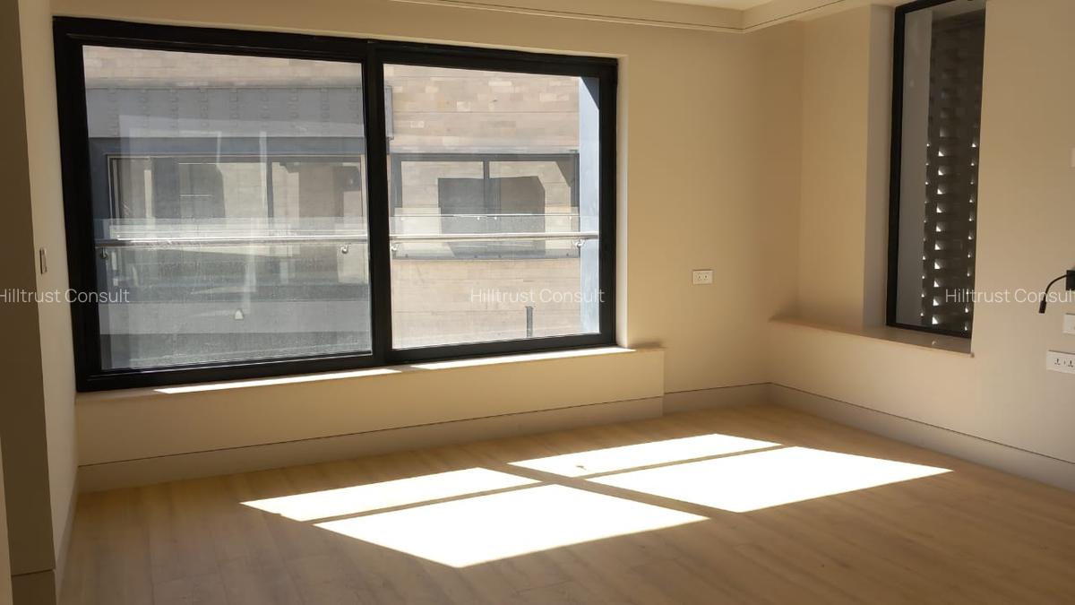 5 Bed Villa with En Suite in Westlands Area - 10