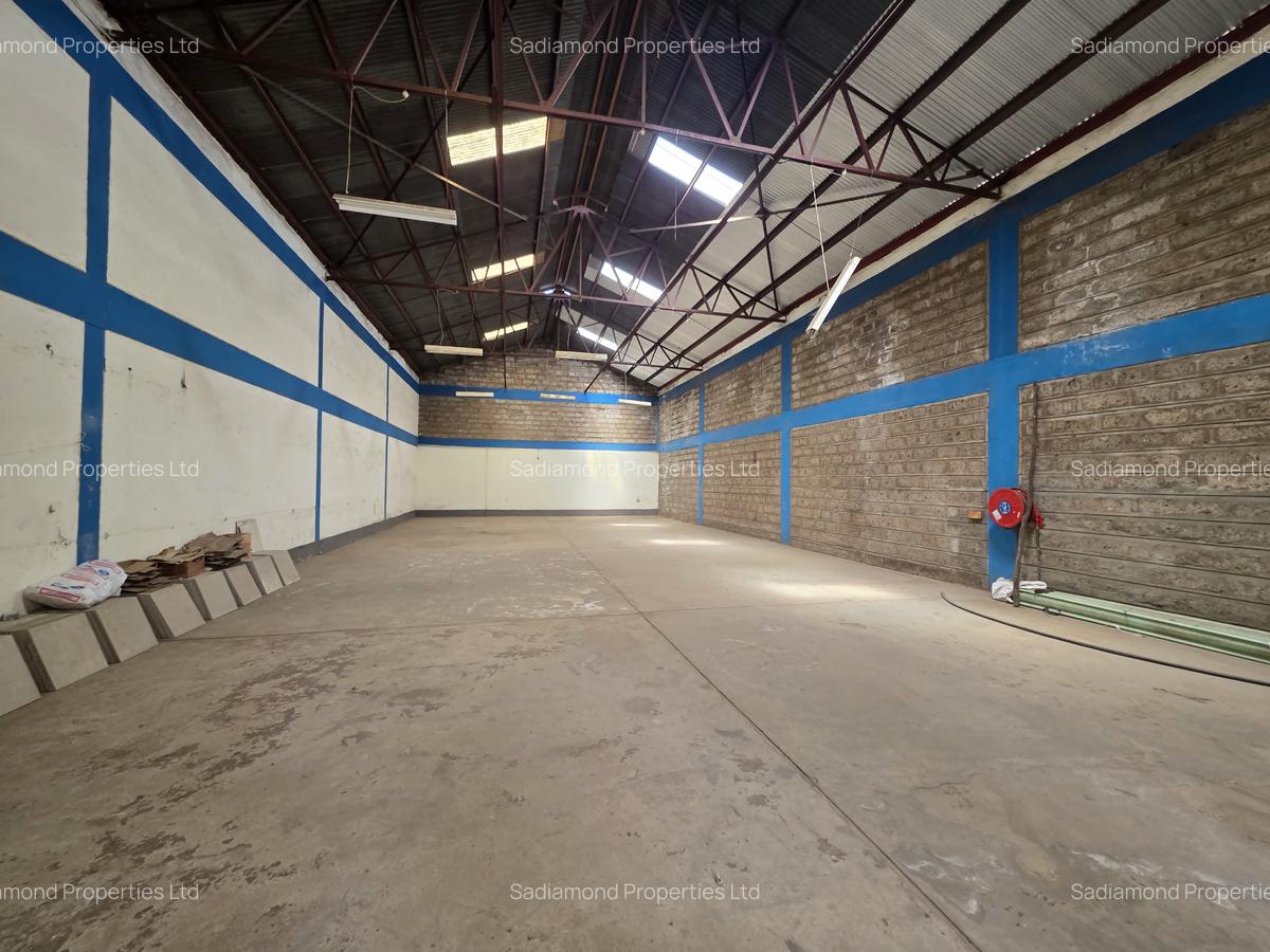 4,500 ft² Warehouse with Parking in Industrial Area - 2