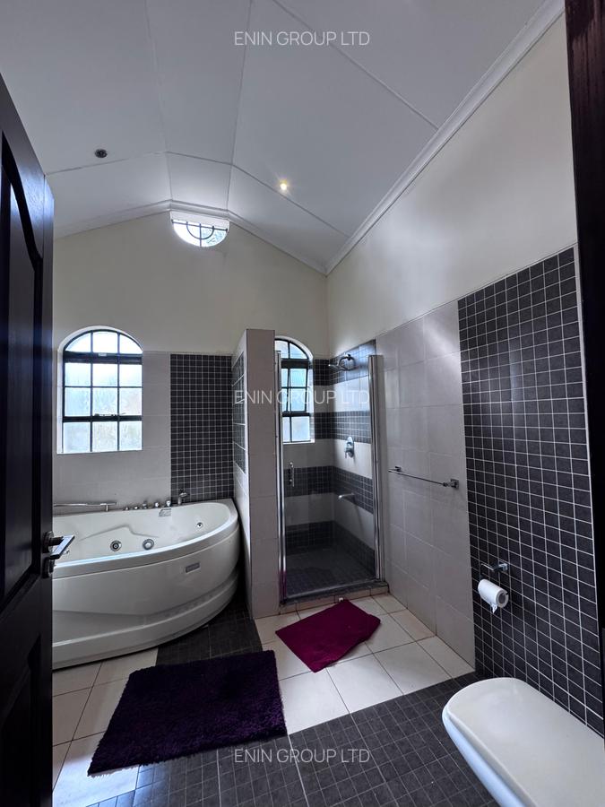 5 Bed House with En Suite in Runda - 20