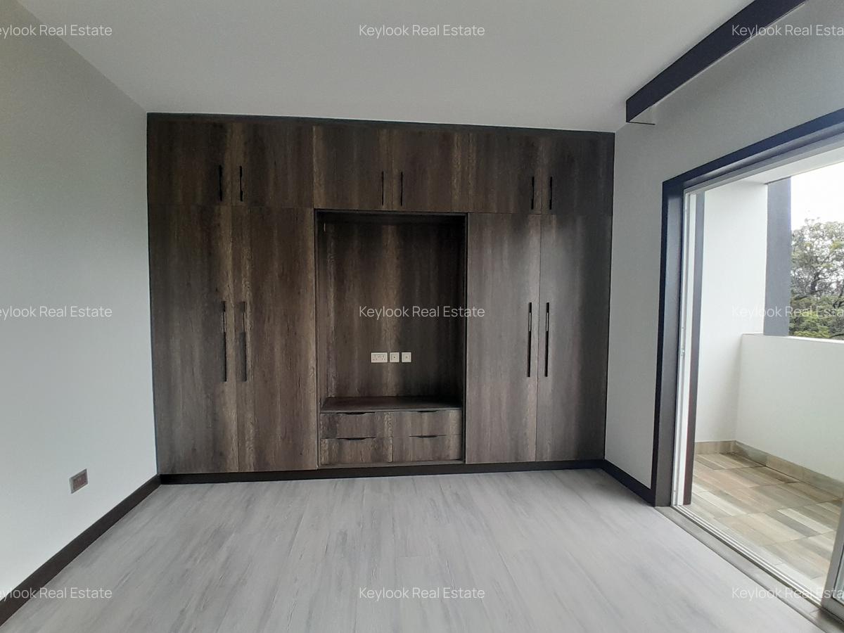 2 Bed Apartment with En Suite at Riverside Drive - 17