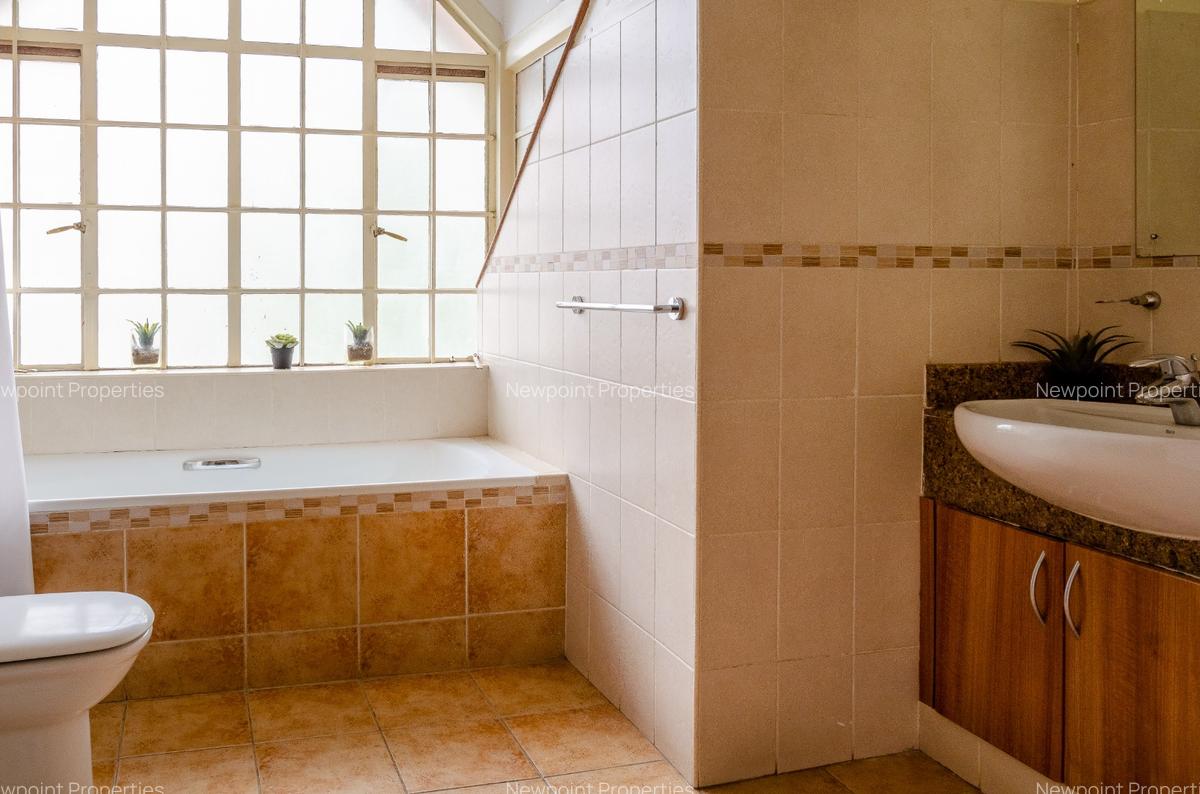 5 Bed Townhouse with En Suite in Kilimani - 6