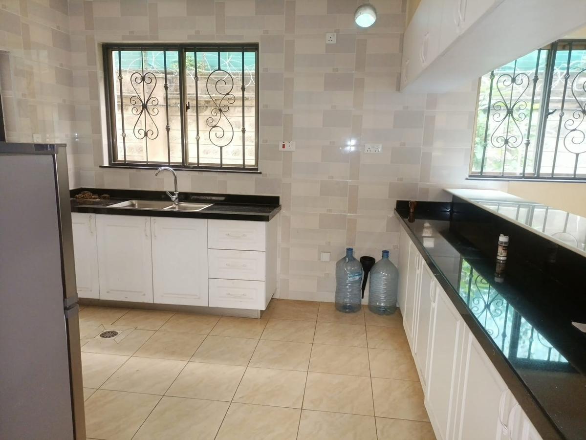 5 Bed Townhouse with En Suite in Lavington - 4