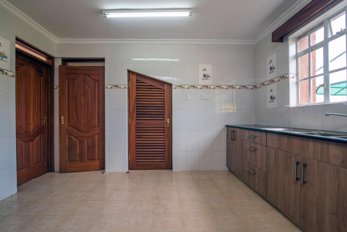 4 Bed Townhouse with Garden in Kiambu Road - 3