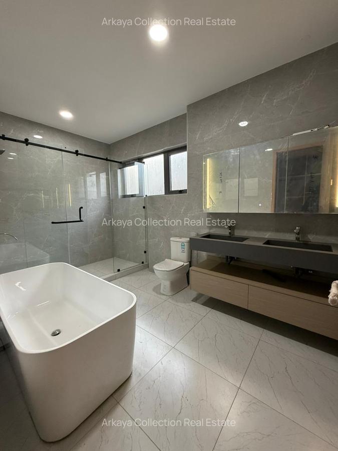 6 Bed Townhouse with En Suite in Lavington - 14