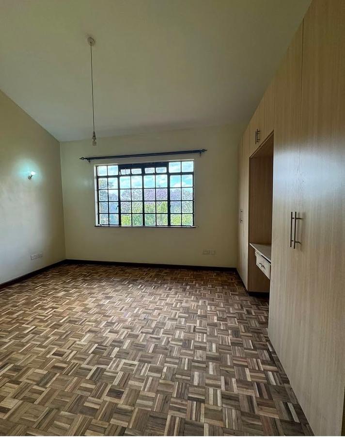 2 Bed Apartment with En Suite in Lavington - 6